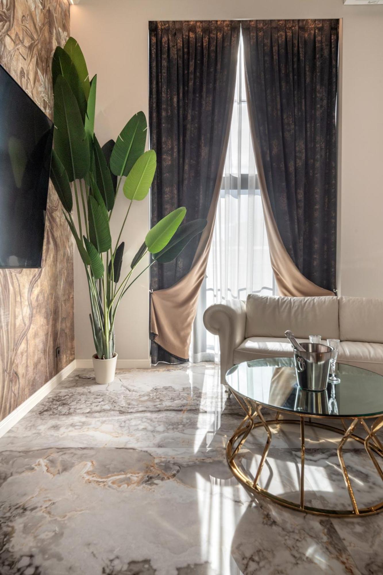 Jacuzzi Exotica Apartment Klaipėda Eksteriør bilde